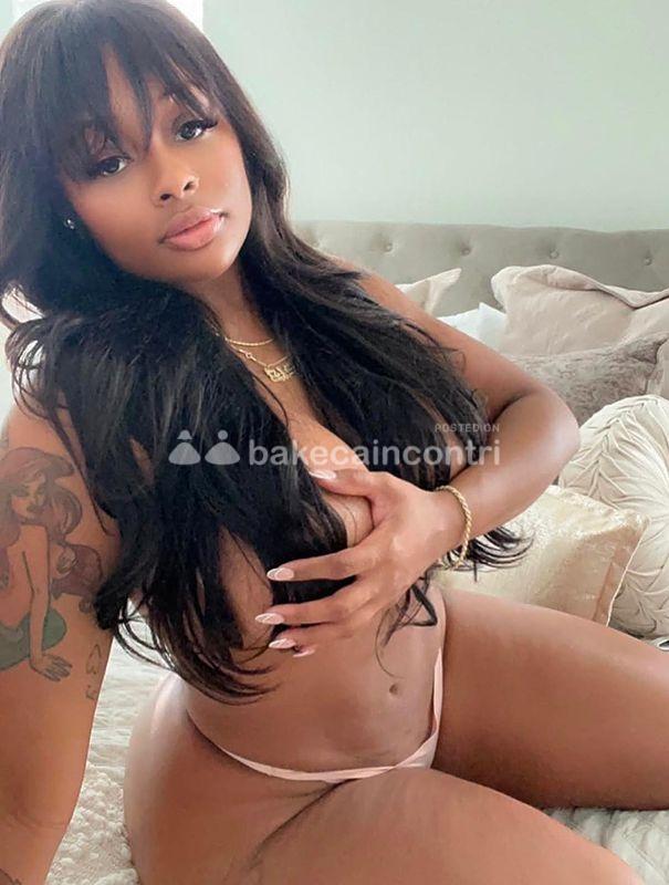 Como: ❤❤❤❤troietta ..lato b + pompino al naturale 👄👄+ 69 scopata in tutte le posizioni