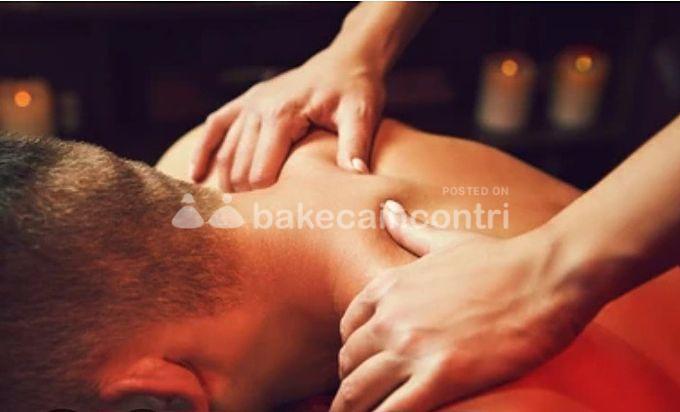Alessandria: Signora matura disponibile per fare dei bel trattamenti! Massaggi da non dimenticare