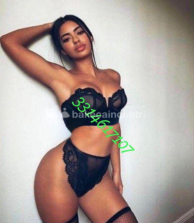 Lecce: ITALIANA APPENA MAGGIORENNE. PRIMA VOLTA CRISTAL❗❤⭐ BELLISSIMA🐷ADORO👅SUCCHIARE 🍭CON LA MIA CALDA BOCCA ED ESSERE 🍭LECCATA 👅