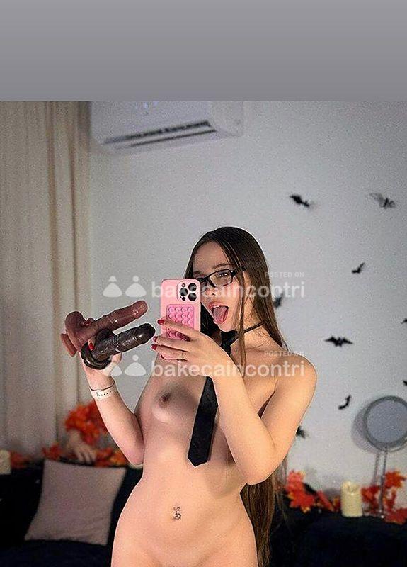 Ancona: TROIETTA ( _ NOVITA _ _) ADORO SUCCHIARE 🍭CON LA MIA CALDA BOCCA 🍭 e poi LECCAMI TUTTA !!